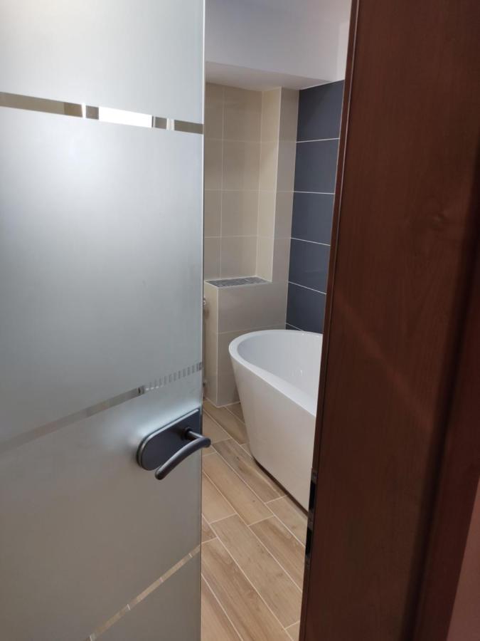 Wenie Apartment By EasyBucureşti Ngoại thất bức ảnh