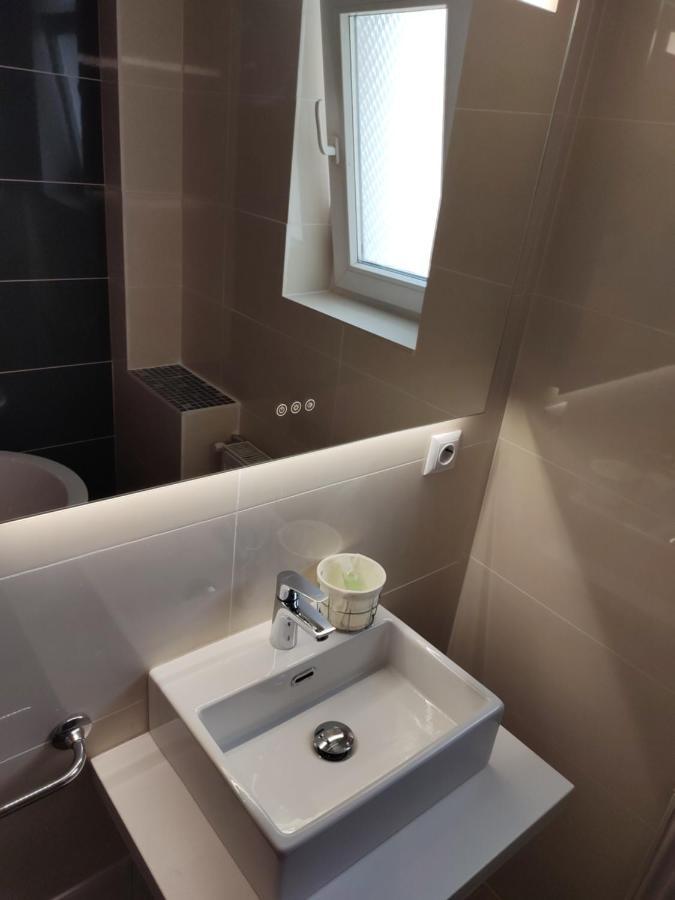 Wenie Apartment By EasyBucureşti Ngoại thất bức ảnh